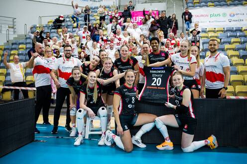 Piękny gest siatkarek ŁKS-u Commercecon! Zapozowały z koszulką kontuzjowanej koleżanki