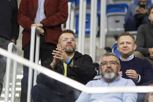 KęKę na trybunach na meczu MOYA Radomki