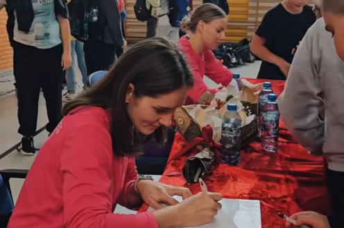 Zanim zagrają o AL-KO Superpuchar, spotkały się z uczniami. Siatkarki DevelopResu odwiedziły szkołę w Głogowie Małopolskim