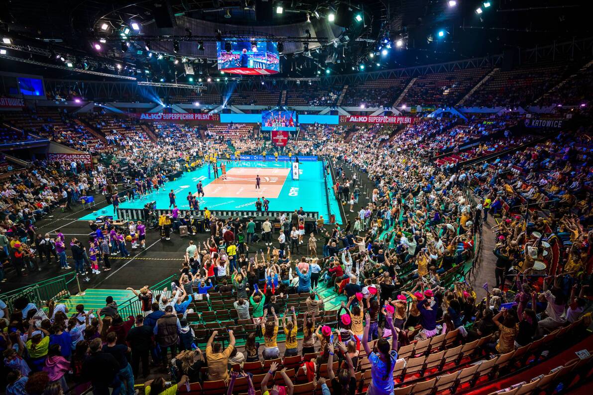 Wspólnie z Decathlon Polska pobiliśmy nowy rekord Polski w długości sportowej fali!  Byliście częścią tego widowiska? Znajdźcie się na zdjęciach w naszej galerii!