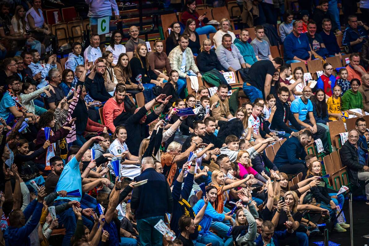 Wspólnie z Decathlon Polska pobiliśmy nowy rekord Polski w długości sportowej fali!  Byliście częścią tego widowiska? Znajdźcie się na zdjęciach w naszej galerii!