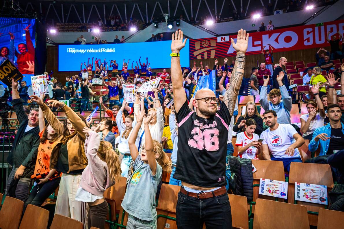 Wspólnie z Decathlon Polska pobiliśmy nowy rekord Polski w długości sportowej fali!  Byliście częścią tego widowiska? Znajdźcie się na zdjęciach w naszej galerii!