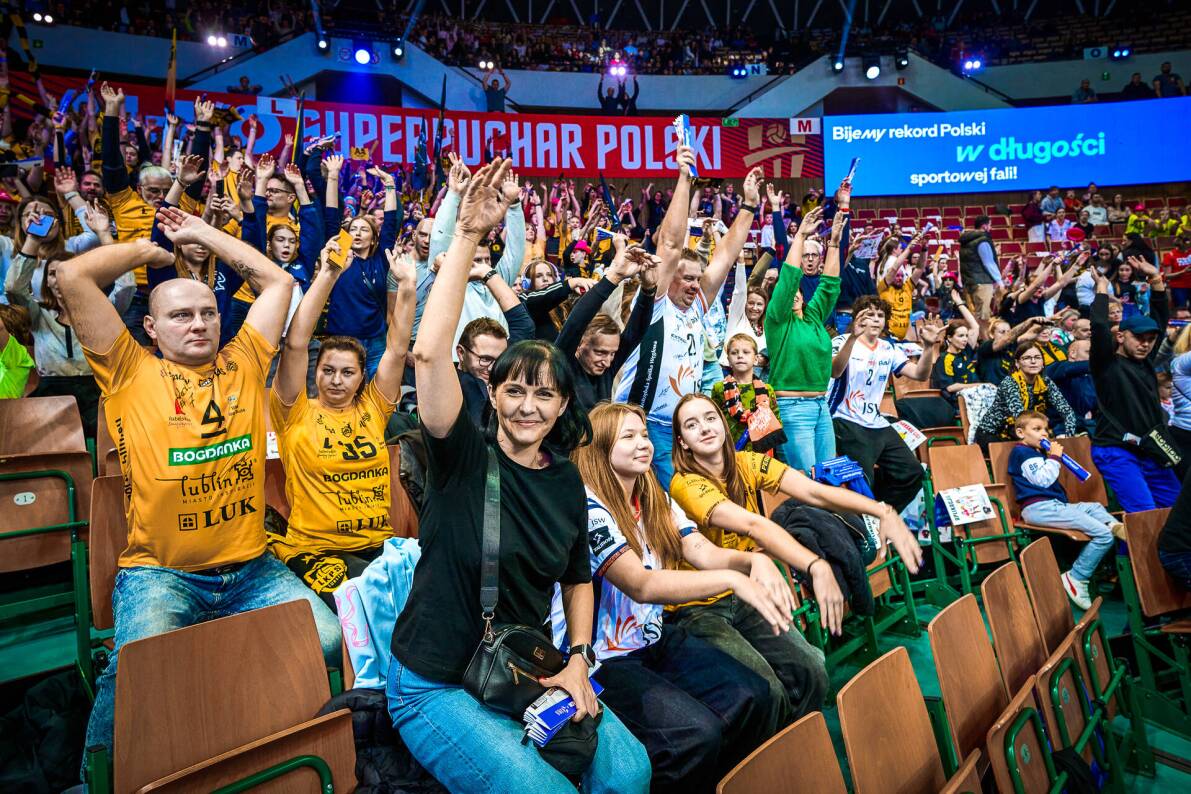 Wspólnie z Decathlon Polska pobiliśmy nowy rekord Polski w długości sportowej fali!  Byliście częścią tego widowiska? Znajdźcie się na zdjęciach w naszej galerii!