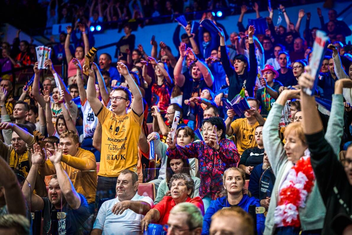 Wspólnie z Decathlon Polska pobiliśmy nowy rekord Polski w długości sportowej fali!  Byliście częścią tego widowiska? Znajdźcie się na zdjęciach w naszej galerii!