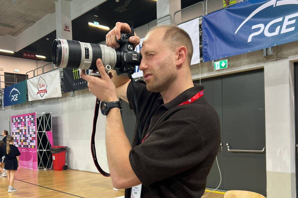 Jeden z najlepszych sprinterów na świecie... fotografem na meczu TAURON Ligi! Damian Żurek robił zdjęcia podczas ćwierćfinału w Łodzi