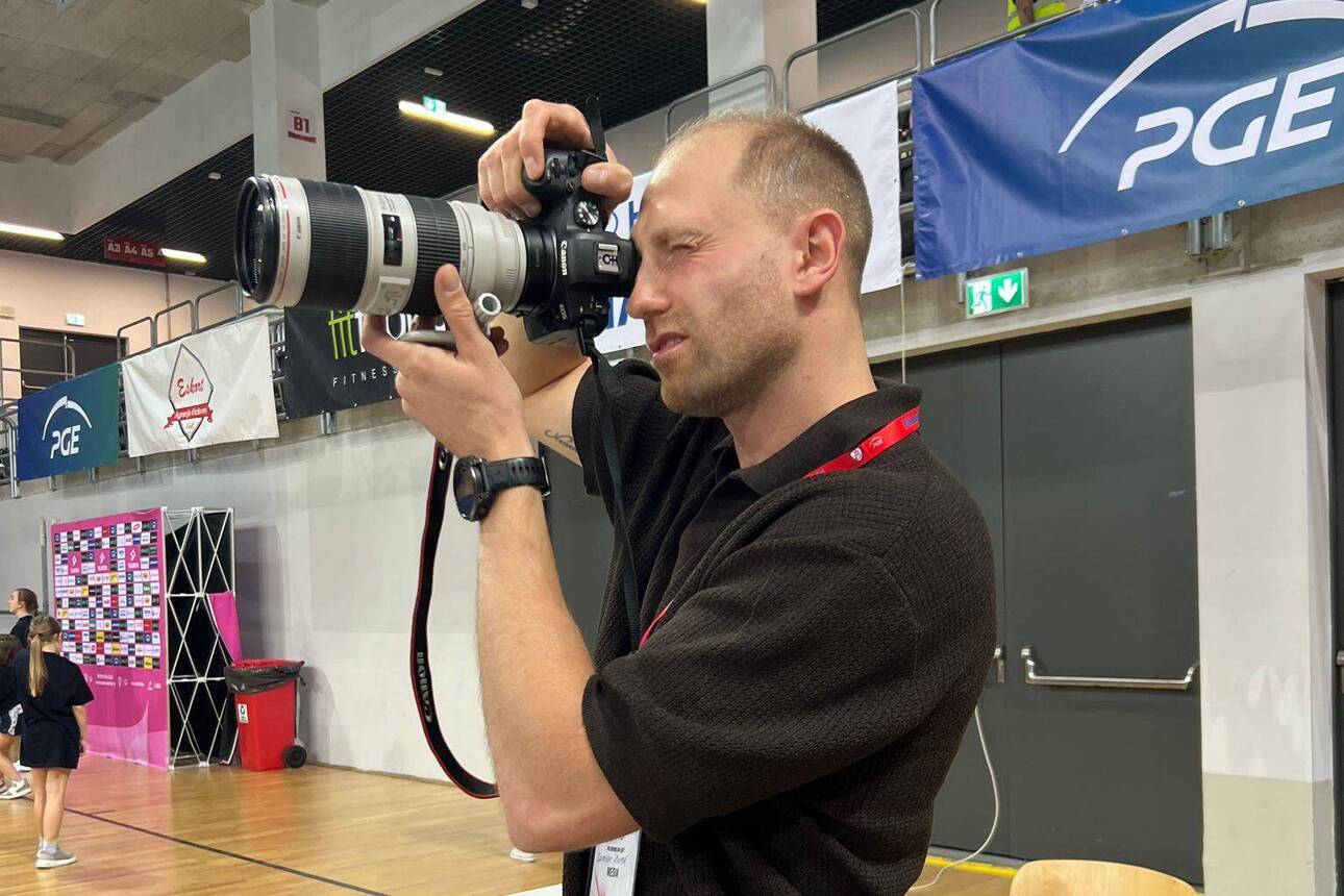 Jeden z najlepszych sprinterów na świecie... fotografem na meczu TAURON Ligi! Damian Żurek robił zdjęcia podczas ćwierćfinału w Łodzi