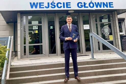 Wojciech Grzyb został doktorem akademickim! “Ciężko było wrócić do nauki po 20 latach” [WYWIAD]
