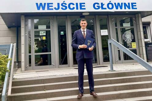 Wojciech Grzyb został doktorem akademickim! “Ciężko było wrócić do nauki po 20 latach” [WYWIAD]